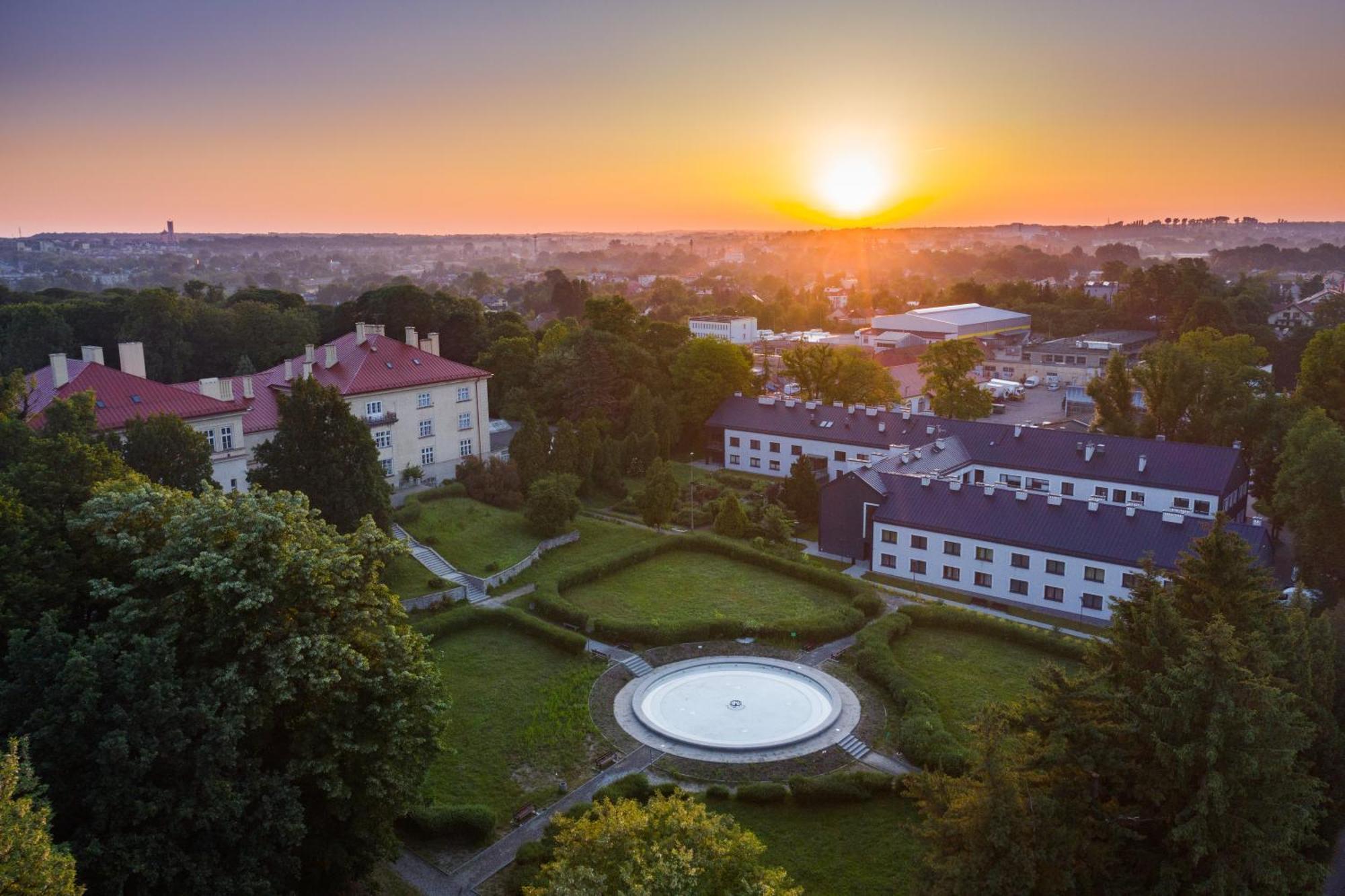 Centrum Rehabilitacji Spolecznej I Zawodowej Zaz Sloneczne Wzgorze Tarnów Esterno foto